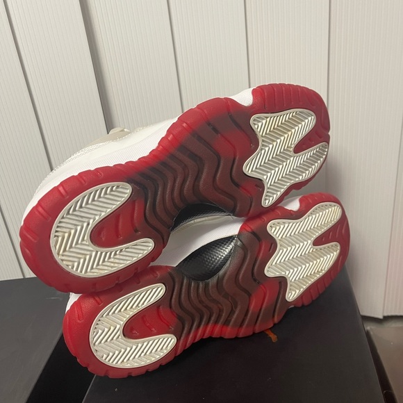Jordan 11 - Picture 2 of 5